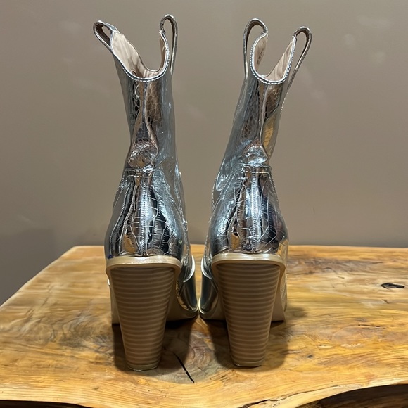 Silver Cowgirl boots!! - Picture 3 of 3
